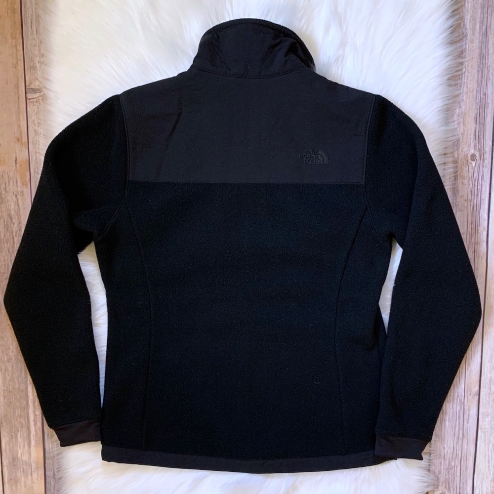 The North Face Women’s Denali 2 Jacket In Black - Picture 4 of 6